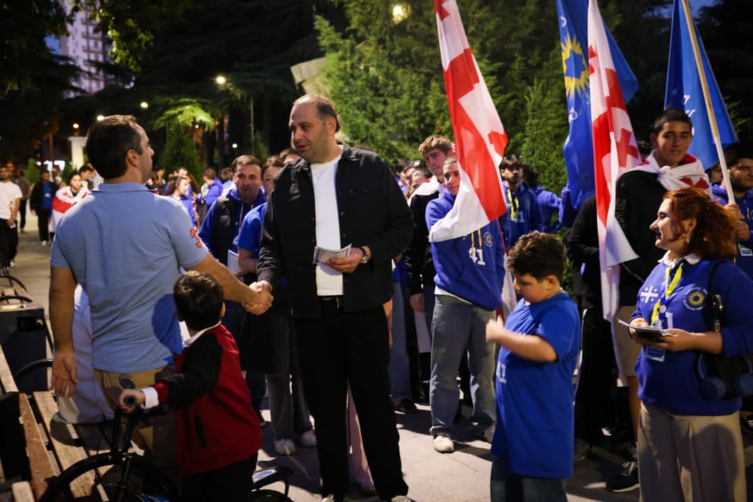 "ქართული ოცნების" ნაძალადევის მაჟორიტარობის კანდიდატი შალვა მაისურაძე მოსახლეობასთან შეხვედრებს განაგრძობს
