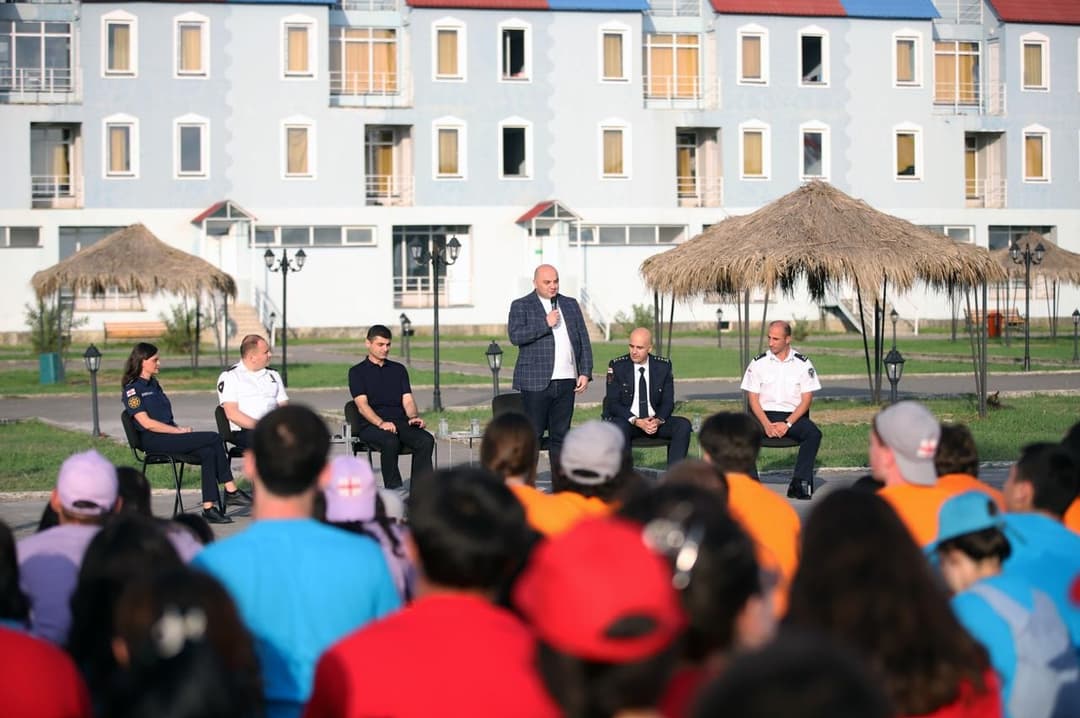 ალექსანდრე დარახველიძე ანაკლიაში ახალგაზრდულ ბანაკს ესტუმრა