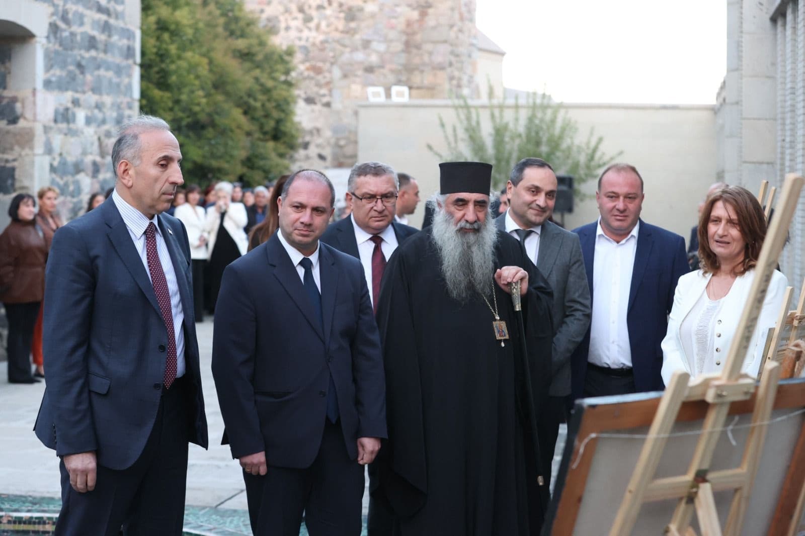 Frontnews image description