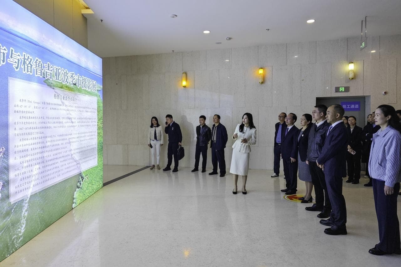 Frontnews image description