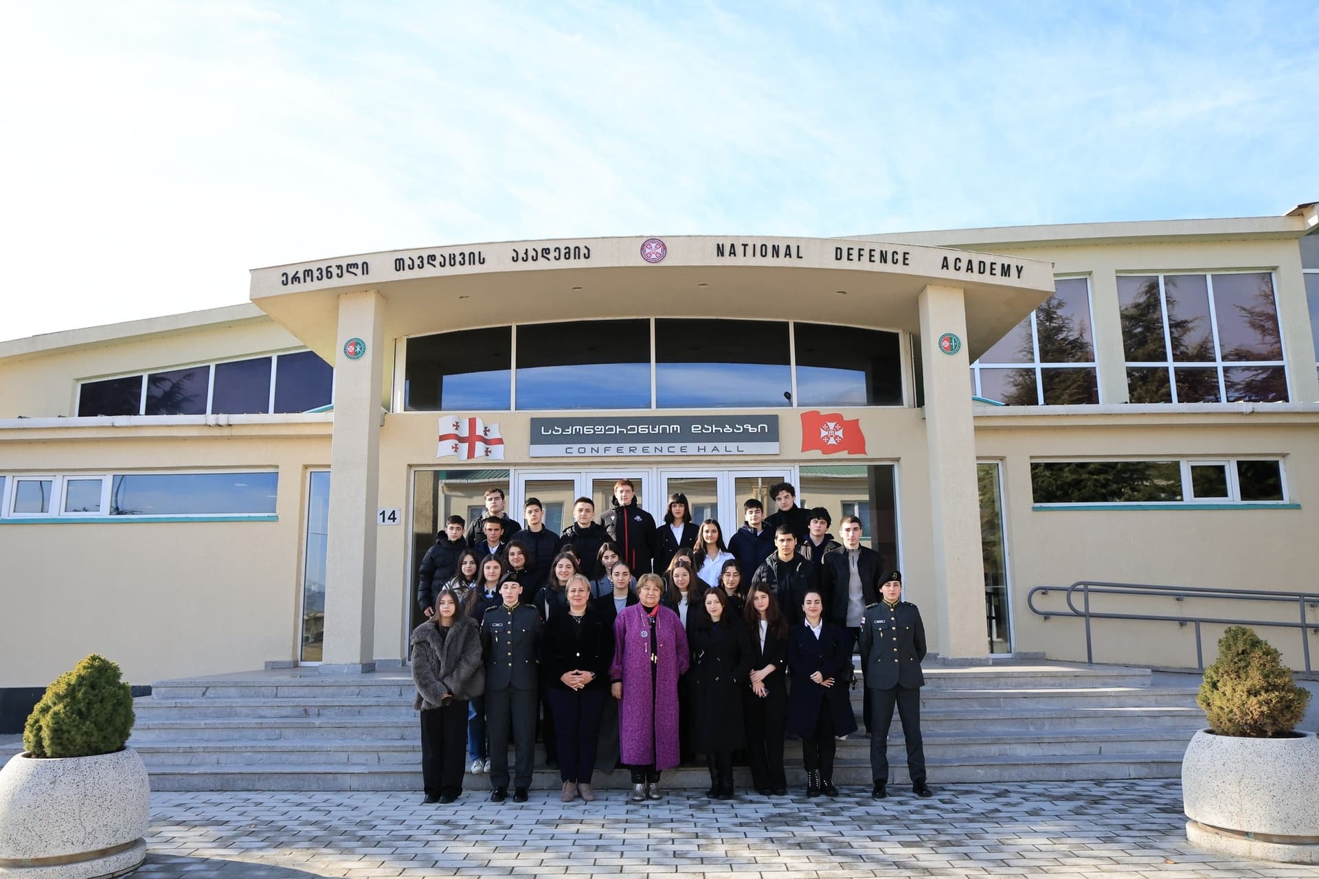 Frontnews image description