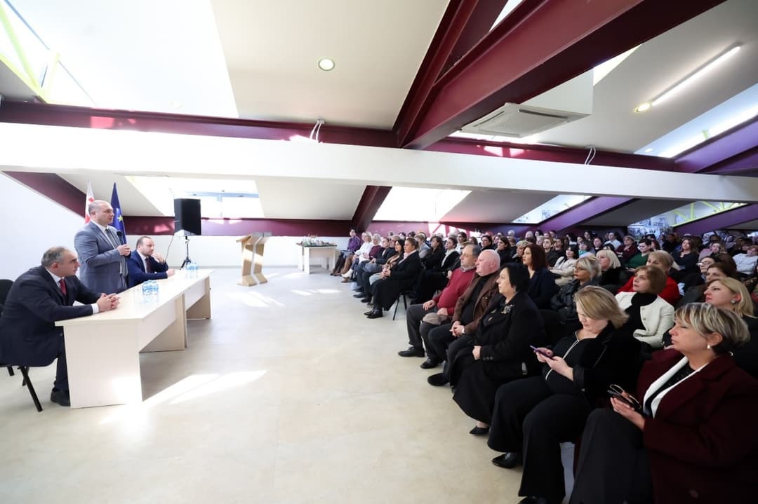 გივი მიქანაძე გლდანის რაიონის საჯარო სკოლების დირექტორებს, პედაგოგებსა და მშობლებს შეხვდა