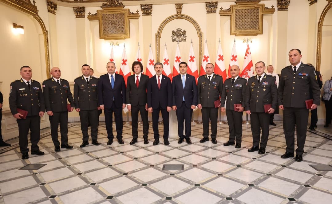 მიხეილ ყაველაშვილმა თავდაცვის ძალების წარმომადგენლები ღირსების ორდენებით და ღირსების მედლებით დააჯილდოვა