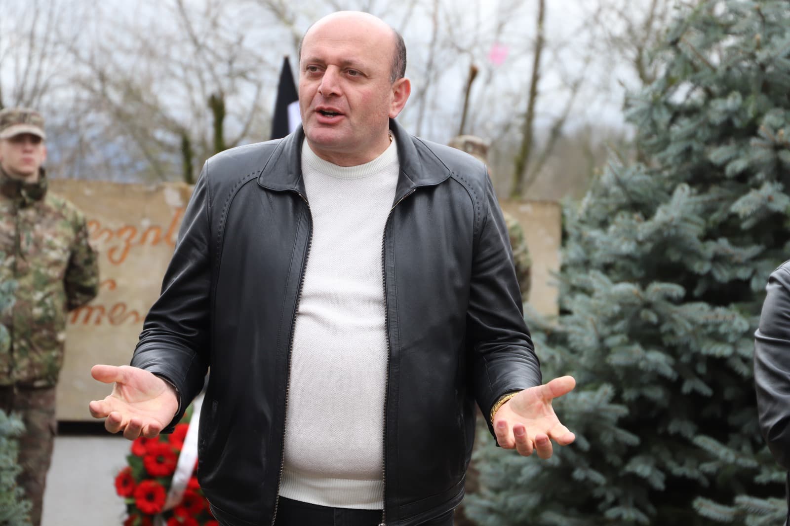 <p style="text-align: justify">თერჯოლის მუნიციპალიტეტის მერმა მანუჩარ რობაქიძემ, საკრებულოს თავმჯდომარე სოსო ჩაფიჩაძესთან ერთად, იუნკერთა ხსოვნას პატივი მიაგო.</p><p style="text-align: justify">თერჯოლის მერმა და საკრებულოს თავმჯდომარემ გმირთა მემორიალი გვირგვინით შეამკეს.</p><p style="text-align: justify">თერჯოლისა და ტყიბულის ეპარქიის სასულიერო პირებმა იუნკერთა სულის მოსახსენებელი პანაშვიდი გადაიხადეს.</p><p style="text-align: justify">თერჯოლის მერიის განათლების, კულტურის, სპორტის და ახალგაზრდულ საქმეთა სამსახურის ორგანიზებით გაიმართა იუნკერთა ხსოვნის დღისადმი მიძღვნილი ღონისძიება, რომელშიც გენერალ გიორგი კვინიტაძის სახელობის კადეტთა სამხედრო ლიცეუმის კადეტები, კერძო სკოლა "მზეკაბანის" მოსწავლეები, ანსამბლები "იმერეთი“, "მასპინძელო“ და "იმედი“ მონაწილეობდნენ.</p><p style="text-align: justify">ღონისძიებას ადგილობრივი ხელისუფლების, ა(ა)იპების და საგანმანათლებლო დაწესებულებების წარმომადგენლები ესწრებოდნენ.</p>