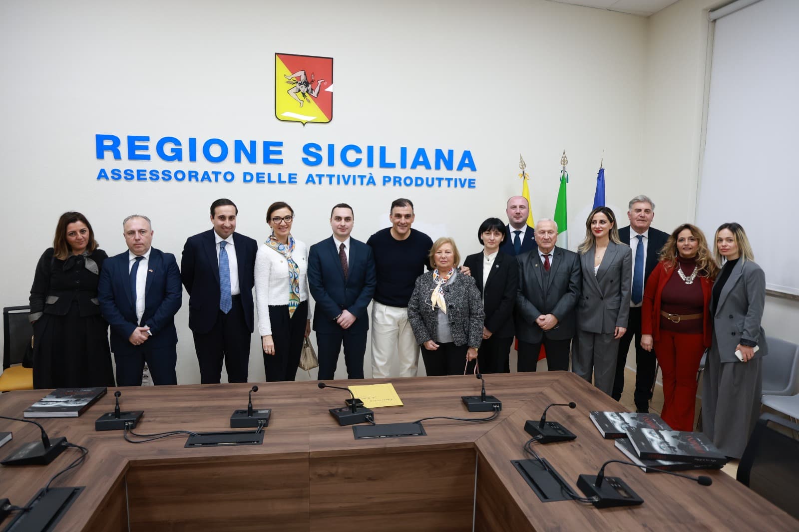 Frontnews image description