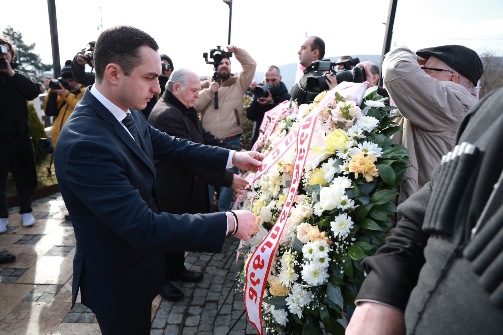 Frontnews image description