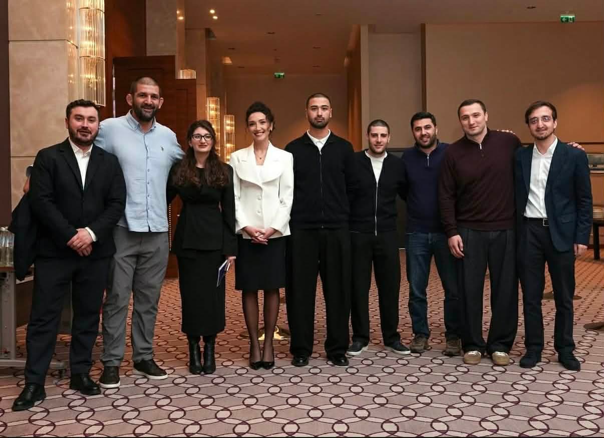 Frontnews image description