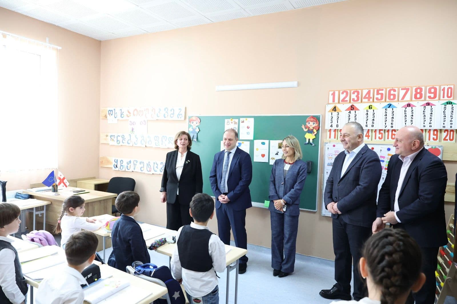 Frontnews image description