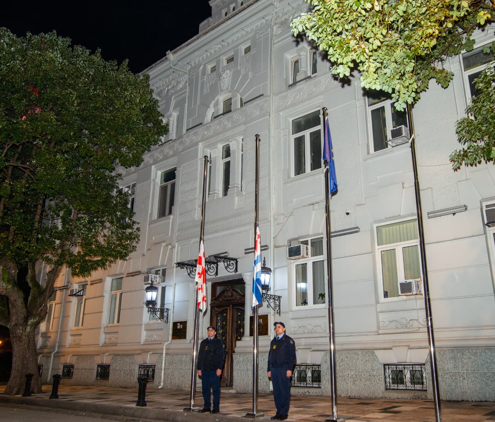 Frontnews image description