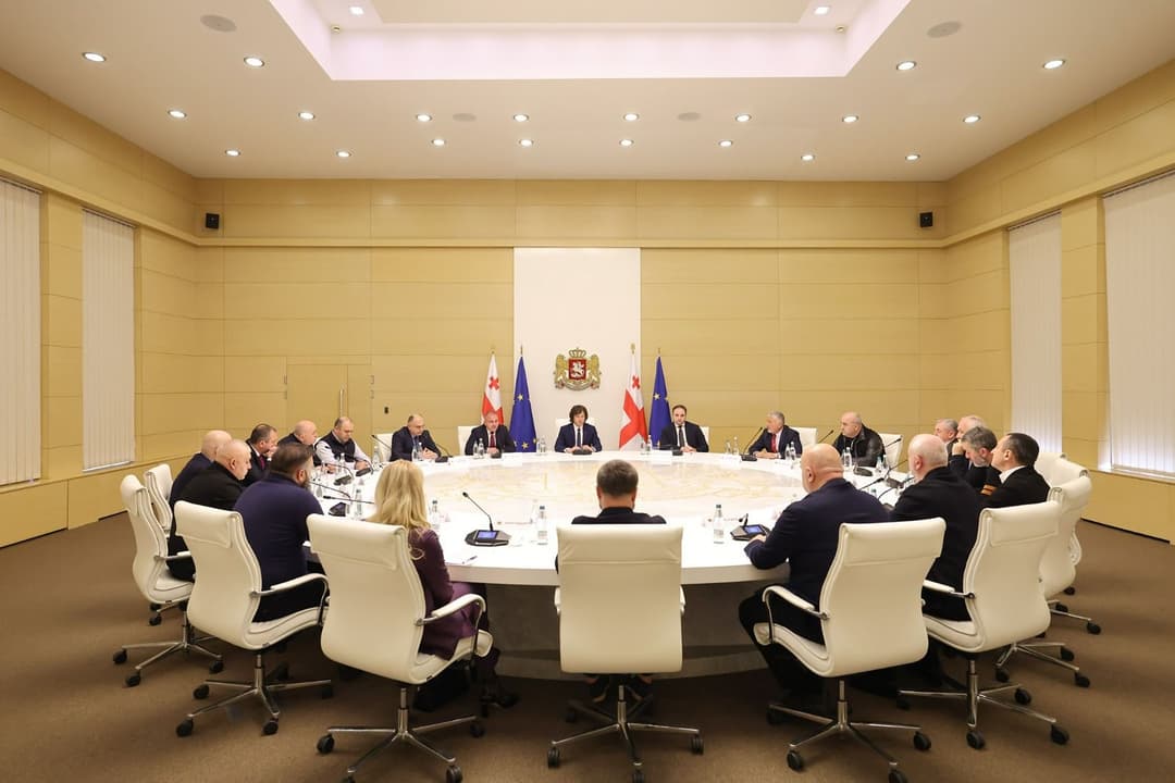 ირაკლი კობახიძე ინფრასტრუქტურის მშენებელთა ასოციაციის წევრი კომპანიების წარმომადგენლებს შეხვდა