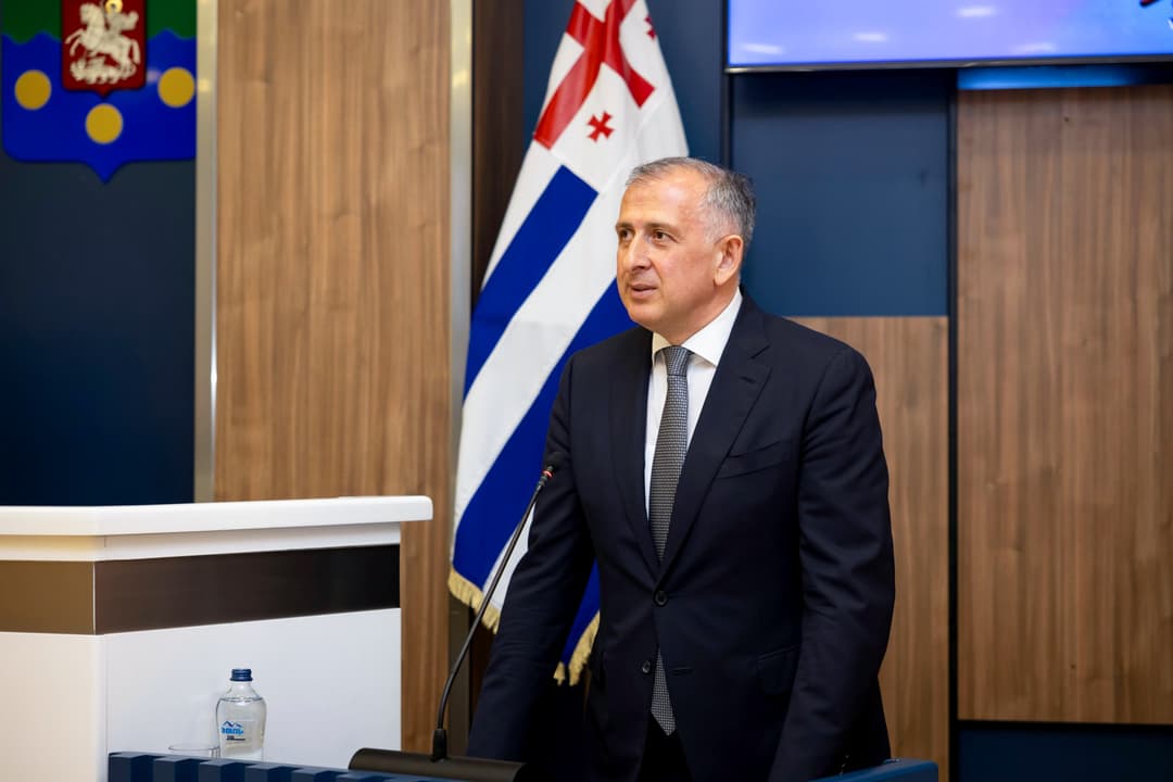 აჭარის ავტონომიური რესპუბლიკის უმაღლესმა საბჭომ აჭარის მთავრობის თავმჯდომარედ ზურაბ პატარაძე დაამტკიცა