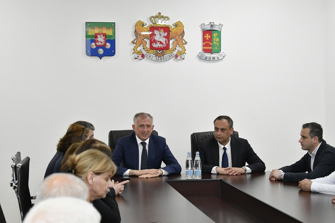 ზურაბ პატარაძემ ქედის მუნიციპალიტეტში სამუშაო შეხვედრა გამართა