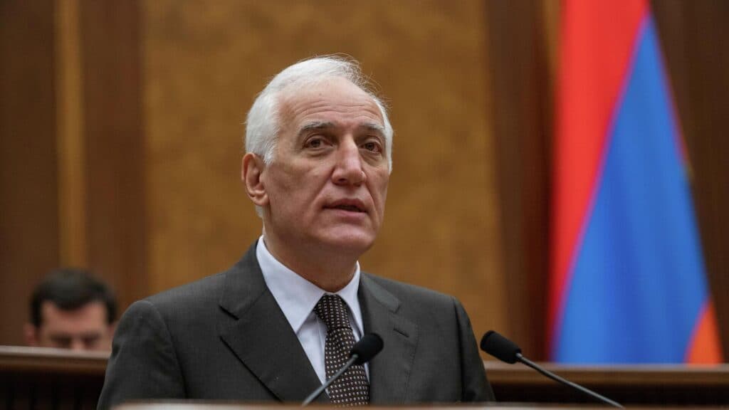 სომხეთის რესპუბლიკის პრეზიდენტი მიხეილ ყაველაშვილს საქართველოს დამოუკიდებლობის დღეს ულოცავს