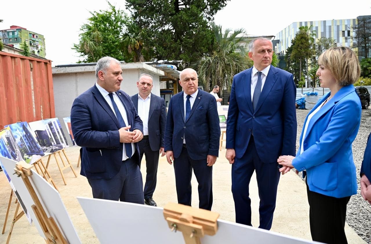 ბათუმში თანამედროვე სტანდარტების პირველადი ჯანდაცვის ცენტრი და გადაუდებელი დახმარების ცენტრის ახალი შენობა შენდება