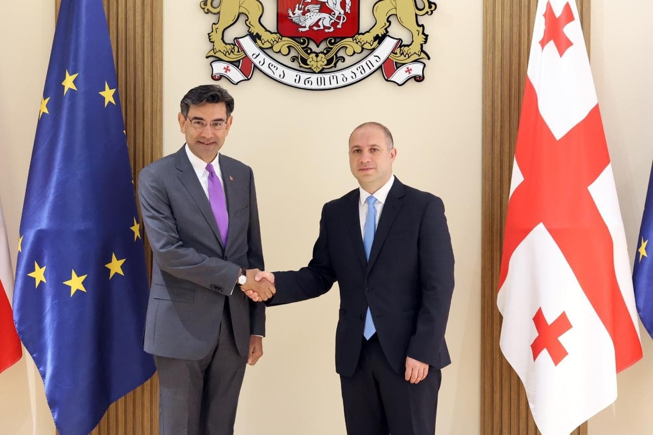 During the meeting, the sides reviewed existing cooperation between the two countries and discussed prospects for expanding the partnership further