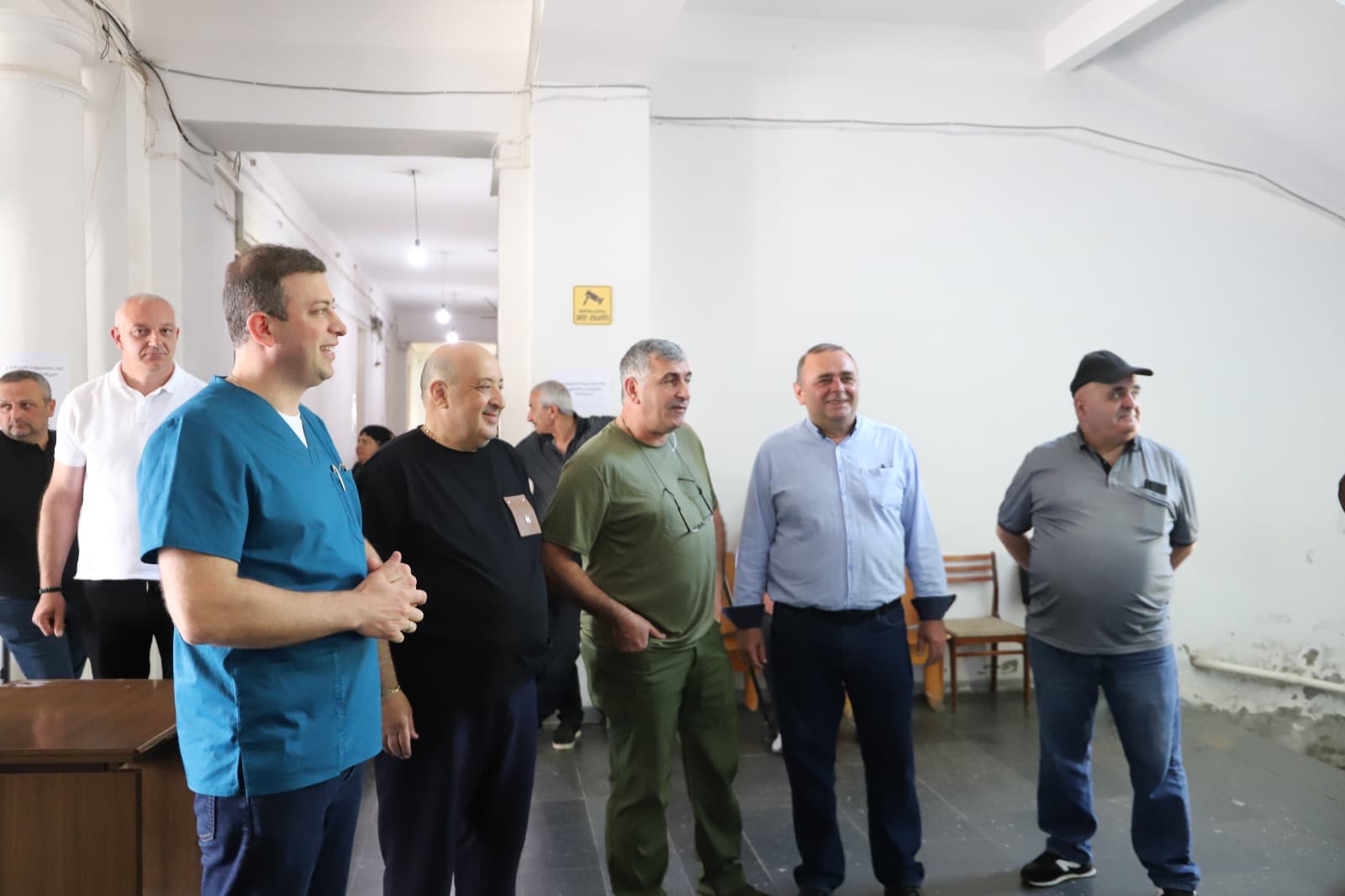 <p style="text-align: justify">თერჯოლის მუნიციპალიტეტის მერიის მხარდაჭერით და საქართველოს ვეტერანთა საქმეთა სახელმწიფო სამსახურის ორგანიზებით, თერჯოლაში ორდღიანი უფასო სამედიცინო გამოკვლევები მიმდინარეობს.</p><p style="text-align: justify">მუნიციპალიტეტში მცხოვრებ ასზე მეტ ვეტერანს, პენსიონერს და სხვა ასაკობრივი კატეგორიის მოქალაქეს, აკადემიკოს გ. ჩაფიძის სახელობის გადაუდებელი კარდიოლოგიის ცენტრის და ვ. სანიკიძის სახელობის ომის ვეტერანთა კლინიკური ჰოსპიტლის ექიმების მიერ სხვადასხვა სახის გამოკვლევები უკვე ჩაუტარდა.</p><p style="text-align: justify">აქციის ფარგლებში, 7 ივნისს სამედიცინო პერსონალი მოძრავი ამბულატორიის მეშვეობით ადგილზე მოემსახურება იმ მოქალაქეებს, რომლებსაც გადაადგილება შეზღუდული აქვთ.</p><p style="text-align: justify">გამოკვლევების პროცესს თერჯოლის მუნიციპალიტეტის მერი მანუჩარ რობაქიძე გაეცნო და მონაწილე მოქალაქეებს შეხვდა.</p><p style="text-align: justify">მუნიციპალიტეტის მერის განცხადებით, მსგავსი სამედიცინო აქციები მოსახლეობისთვის მნიშვნელოვანი მხარდაჭერაა, რადგან ჯანმრთელობის მდგომარეობის დროული შეფასებისა და დაავადებების ადრეულ ეტაპზე გამოვლენის შესაძლებლობას იძლევა.</p><p style="text-align: justify">თერჯოლის მუნიციპალიტეტი მოსახლეობის ჯანმრთელობის ხელშეწყობის მიზნით, მსგავსი ტიპის პროგრამებისა და სამედიცინო აქციების მხარდაჭერას მომავალშიც გააგრძელებს.</p>