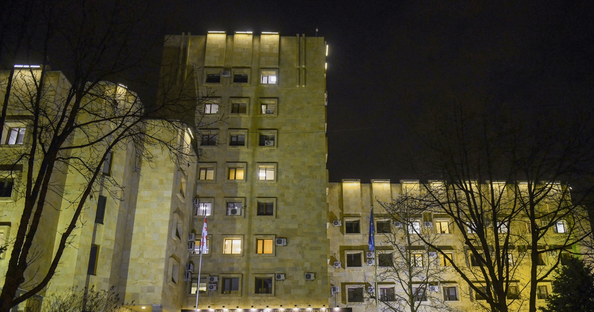 პროკურატურამ ჯგუფურად ჩადენილი ძალადობის და თვითმკვლელობამდე მიყვანის ფაქტებზე სამ პირს ბრალდება წარუდგინა