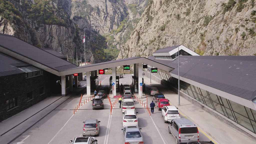 Georgians, Ukrainians to rally at Larsi checkpoint, demanding closure of border for Russians