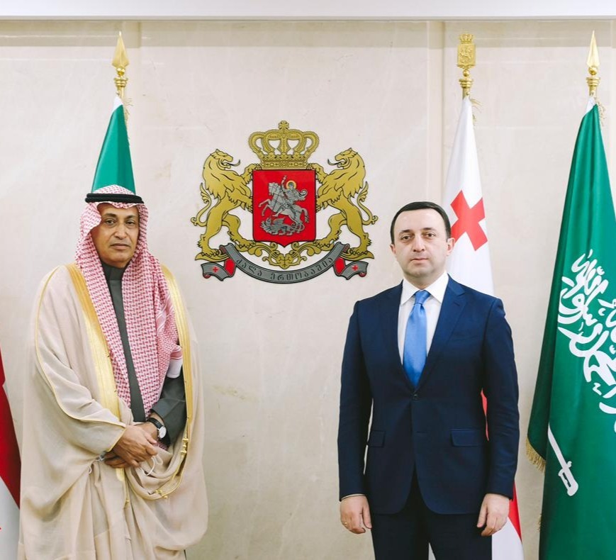 The Minister of Defense hosted the Ambassador of Saudi Arabia