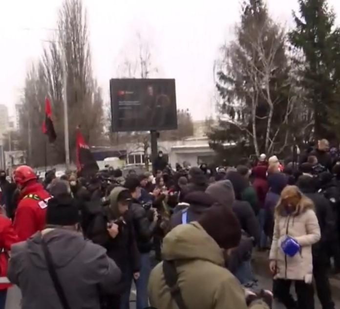 “NASH” TV channel was picketed in Kiev, demanding its closure