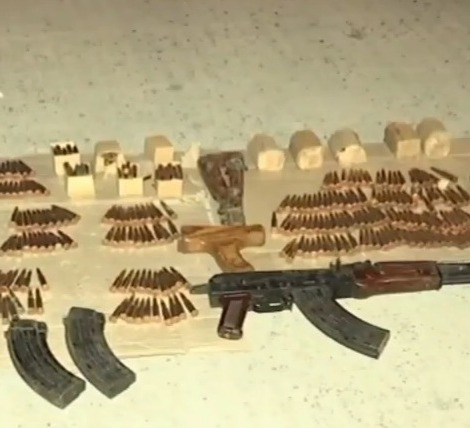 პოლიციამ ხაშურში უკანონო იარაღი და საბრძოლო მასალა ამოიღო, დაკავებულია ერთი პირი