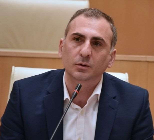 “თითოეული პარტია ინდივიდუალურად გამოვიდეს და თქვას, აწერს თუ არა ხელს დოკუმენტს, დახურულ კარს მიღმა კი ნუ კეკლუცობენ”