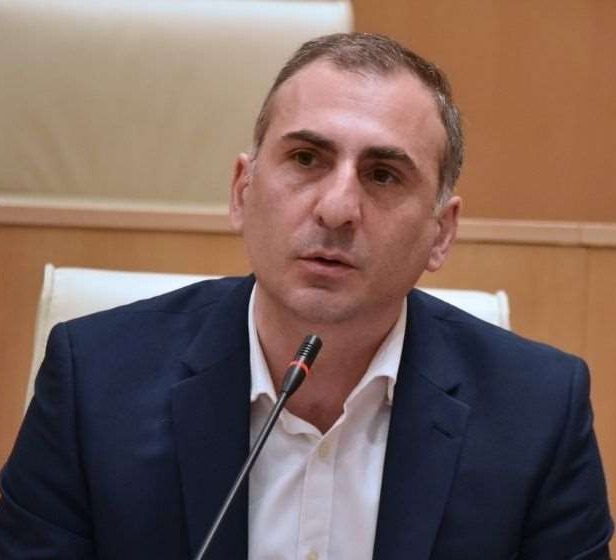 “რურუა რომ დაუყოვნებლივ გამოვიდეს, ხელს მოაწერთ დოკუმენტსო? ვახო მეგრელიშვილის გარდა ყველამ თქვა, მაინც არ მოვაწერთ ხელსო”