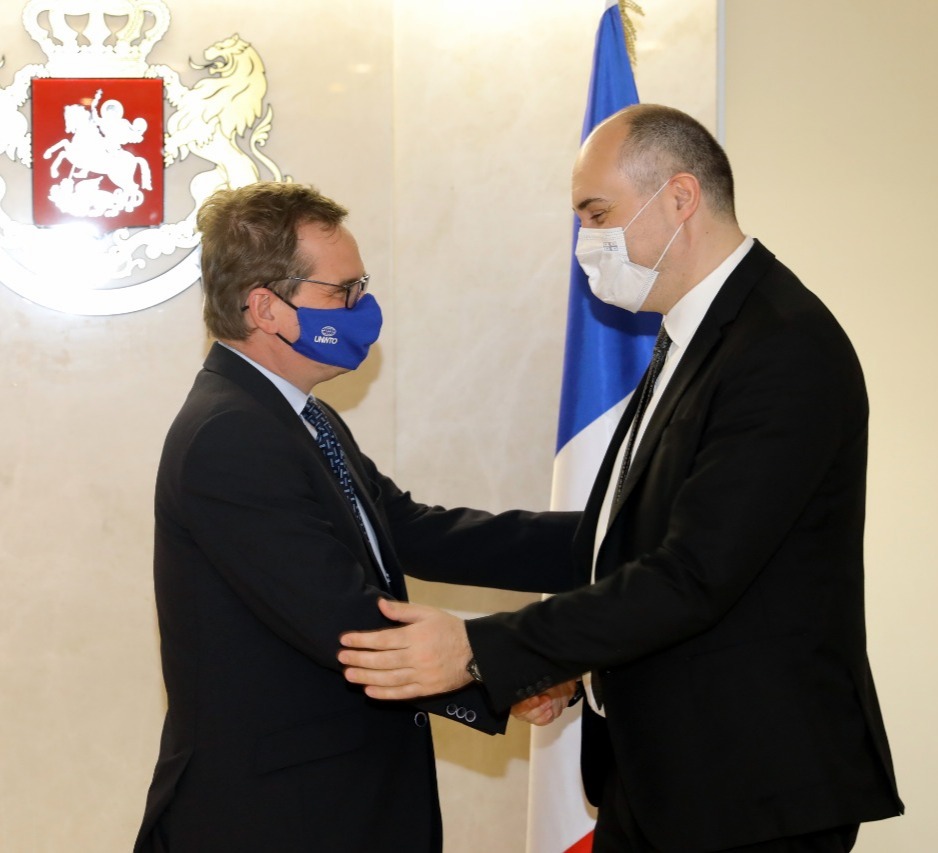 თავდაცვის მინისტრმა საფრანგეთის ელჩს უმასპინძლა