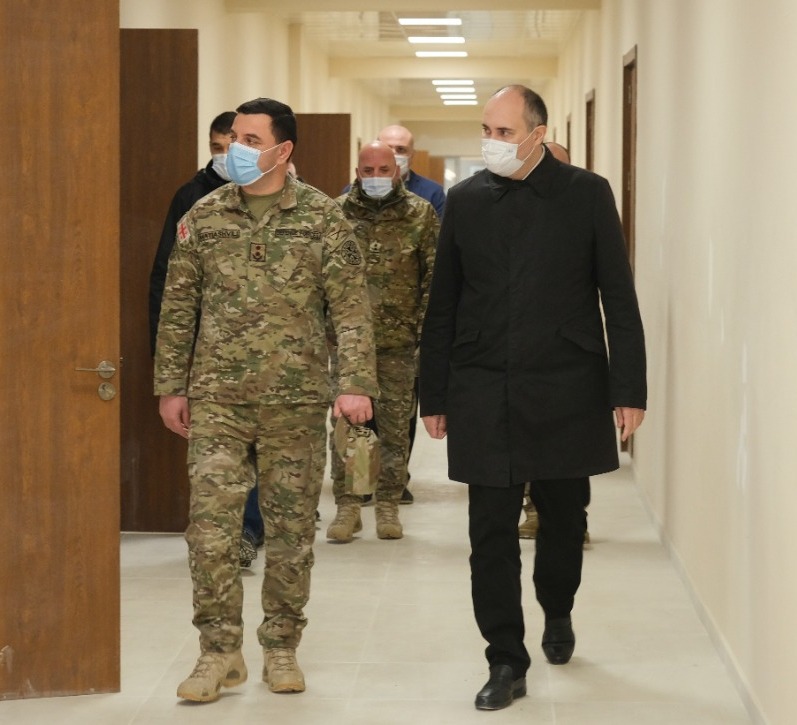 თავდაცვის მინისტრი ადლიაში სამხედრო ბაზაზე ინფრასტრუქტურულ სამუშაოებს გაეცნო