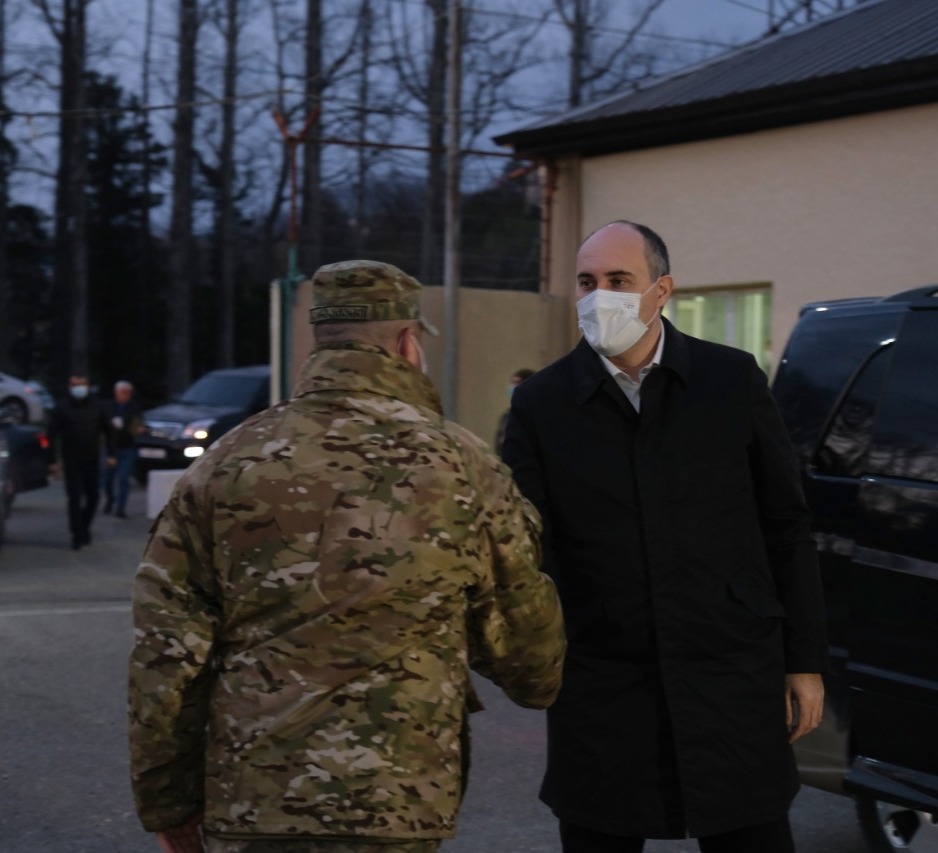 თავდაცვის მინისტრმა აჭარაში ლოჯისტიკის ცენტრის განახლებული ბაზა დაათვალიერა