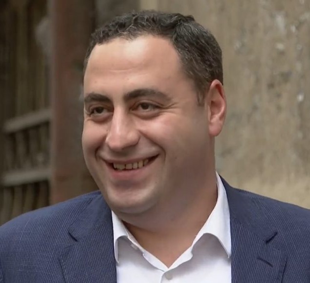 “ავიღებ გასაღებს, გადავკეტავ კარს, გასაღებს გადმოგიგდებთ და სანამ არ შევთანხმდებით, არ დაგვიბრუნოთ უკან”