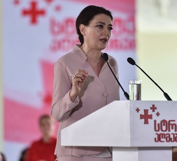 “ელისაშვილმა ხაზარაძეს სულ თაღლითი, გაიძვერა და მევახშე ეძახა და იმ პარლამენტში მის გვერდით დასაჯდომად შედიან”