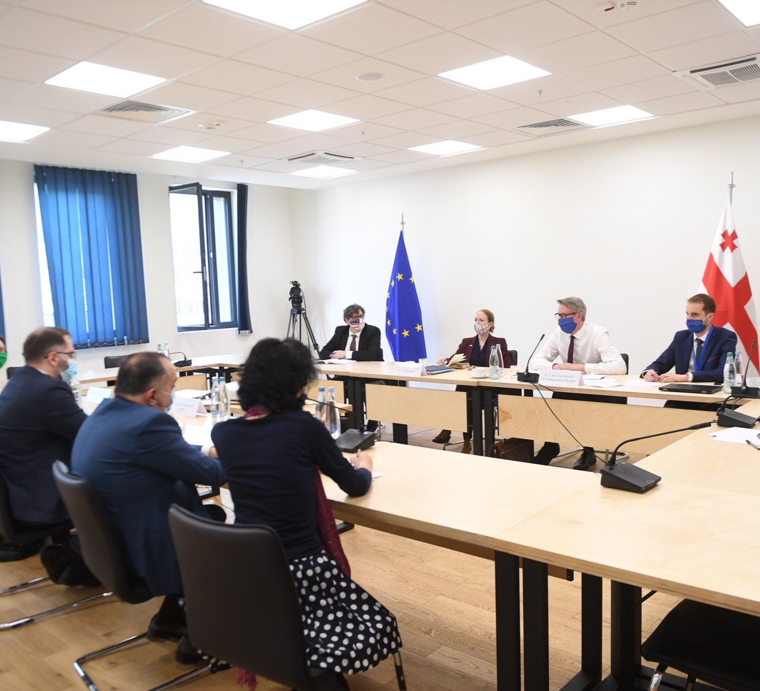 “ქართულ ოცნებას” და ოპოზიციას შორის მორიგი შეხვედრა მიმდინარეობს