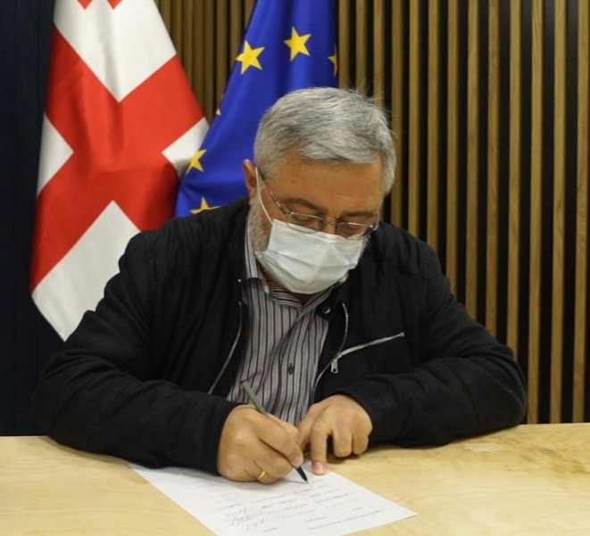 დავით უსუფაშვილმა შარლ მიშელის დოკუმენტს ხელი მოაწერა