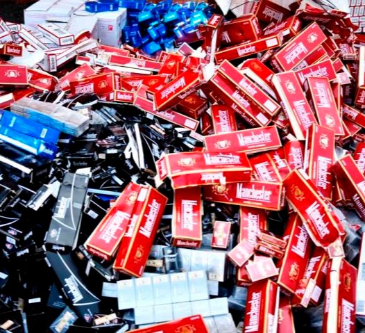 დიდი ოდენობით აქციზური საქონლის აქციზური მარკის გარეშე შენახვის ფაქტზე სამი პირი დააკავეს