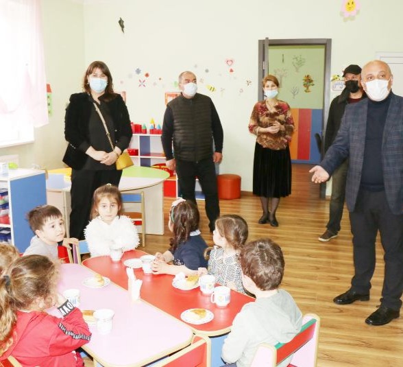 ბორჯომში 11 საბავშვო ბაღს საკანცელარიო ნივთები გადასცეს