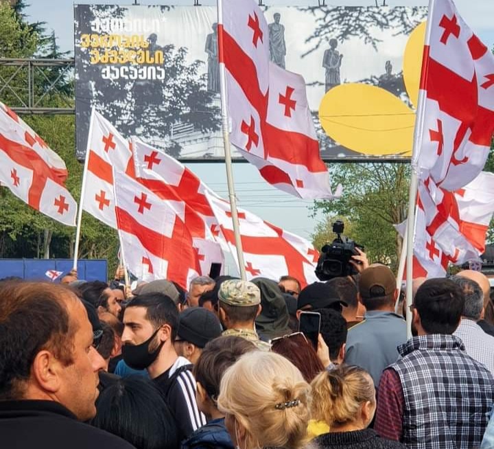 რიონის ხეობის მცველებს ქუთაისში, ჭავჭავაძის გამზირი აქვთ გადაკეტილი