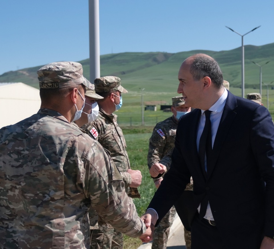 თავდაცვის მინისტრმა კრწანისში განახლებული ინფრასტრუქტურა და მიმდინარე სამუშაოები დაათვალიერა