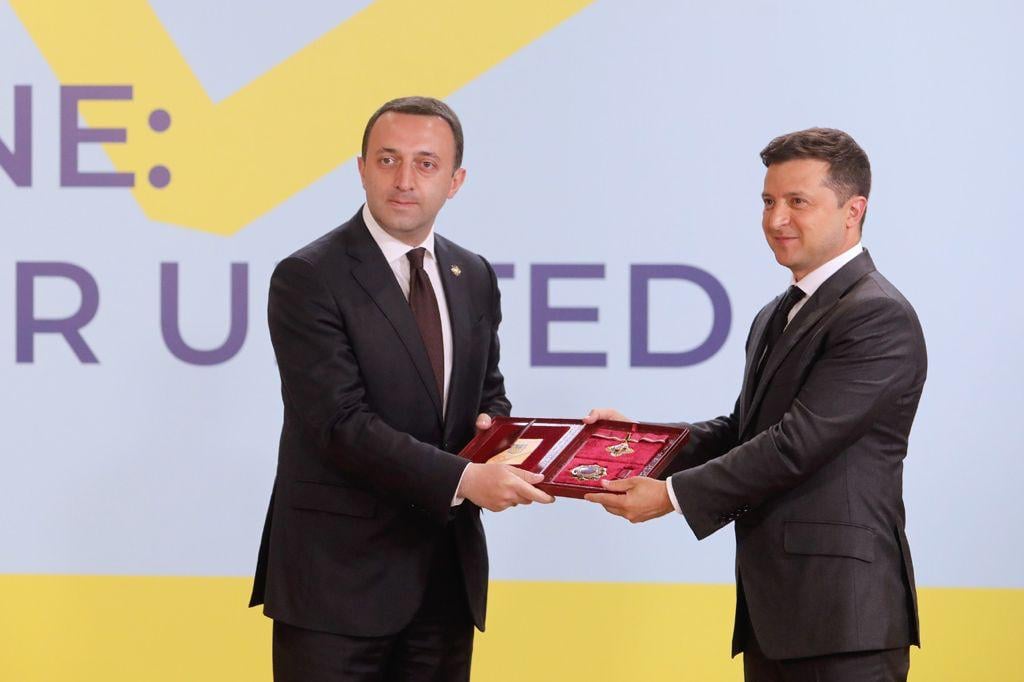 Zelensky awards Georgian PM during Crimea Platform Forum