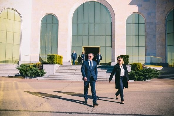 Frontnews image description