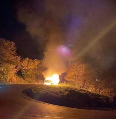 გომბორის უღელტეხილზე ავტომანქანას ცეცხლი გაუჩნდა