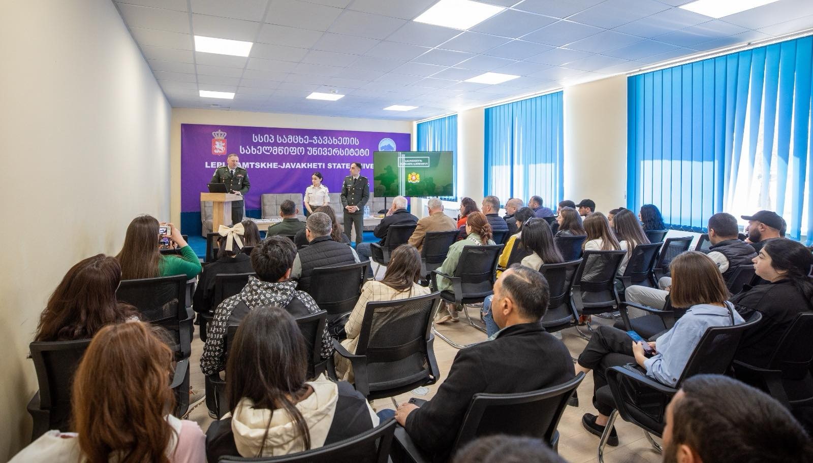 Frontnews image description