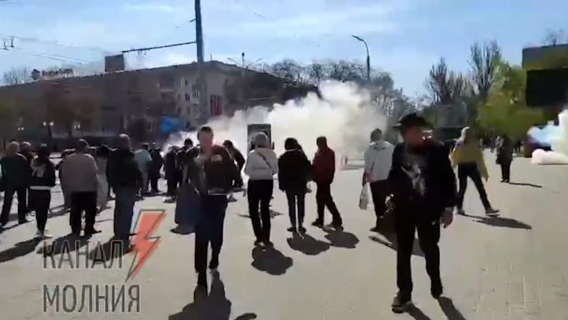 რუსმა ოკუპანტებმა ხერსონში “რეფერენდუმისა“ და ოკუპაციის საწინააღმდეგო აქცია დაარბიეს