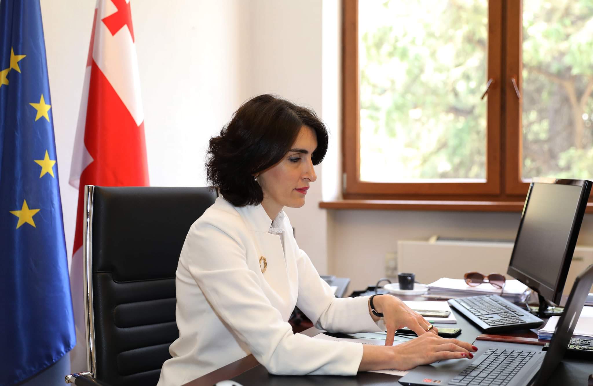 Frontnews image description