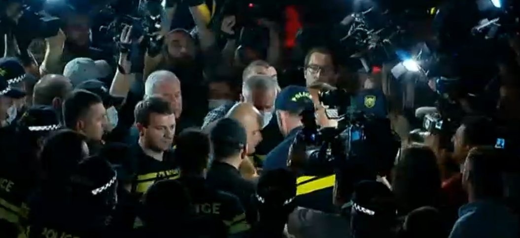 “ქართული ოცნების” ოფისთან 12 პირია დაკავებული