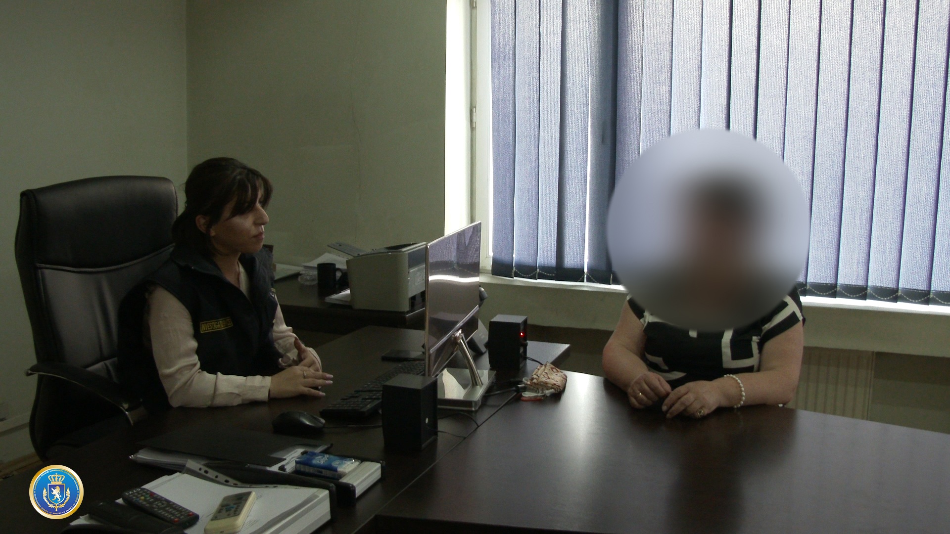 კომერციული მოსყიდვისა და ყალბი ოფიციალური დოკუმენტის დამზადება-გასაღების ფაქტზე ერთი პირი პასუხისგებაში მისცეს