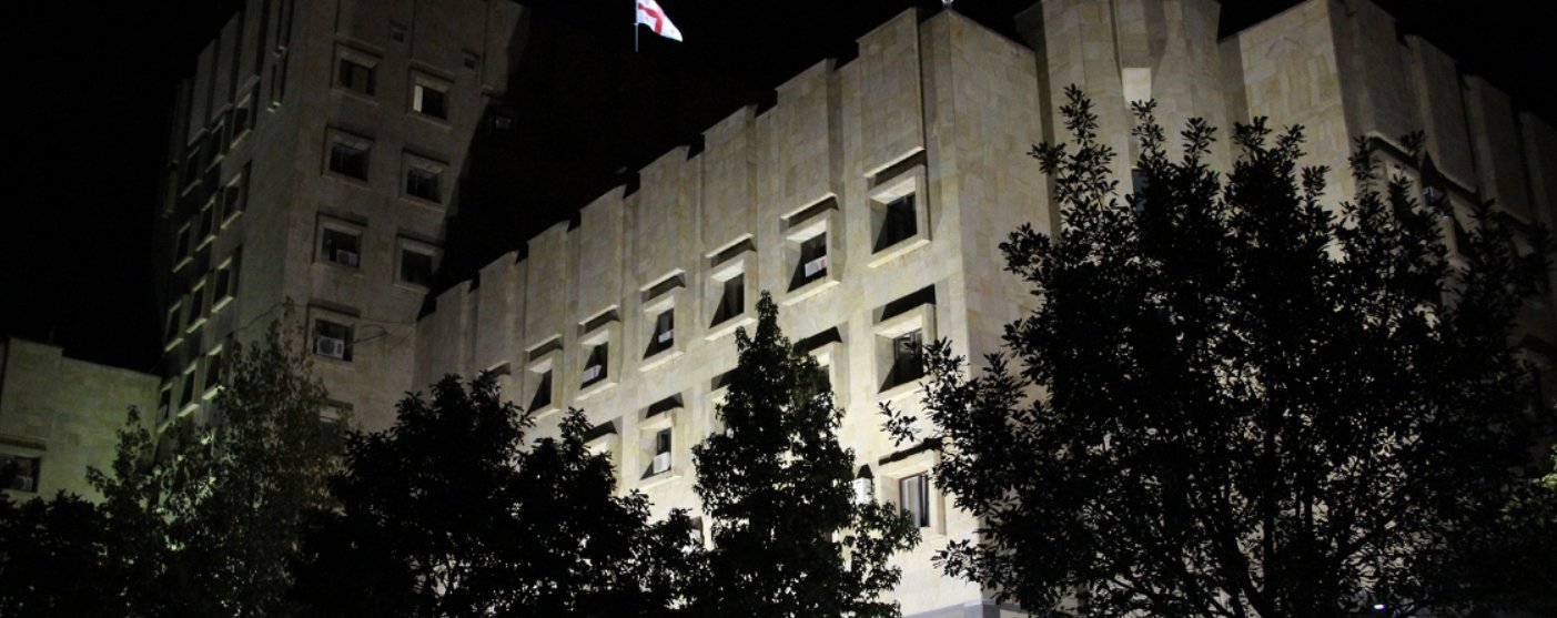 დიდი ოდენობით საბიუჯეტო თანხების მითვისების ფაქტზე ერთი პირი დააკავეს