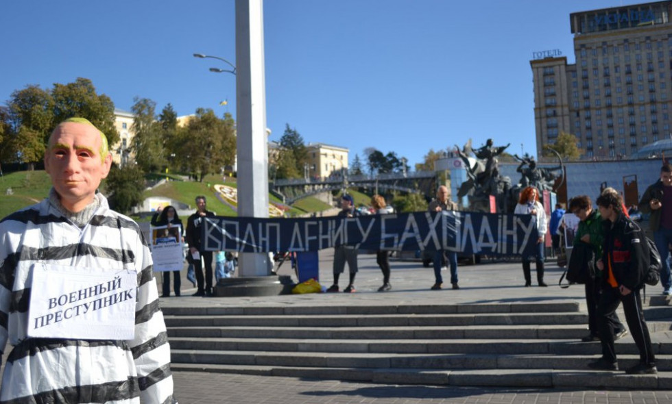 A political performance took place on the Kiev Maidan in defense of the Russian oppositionist