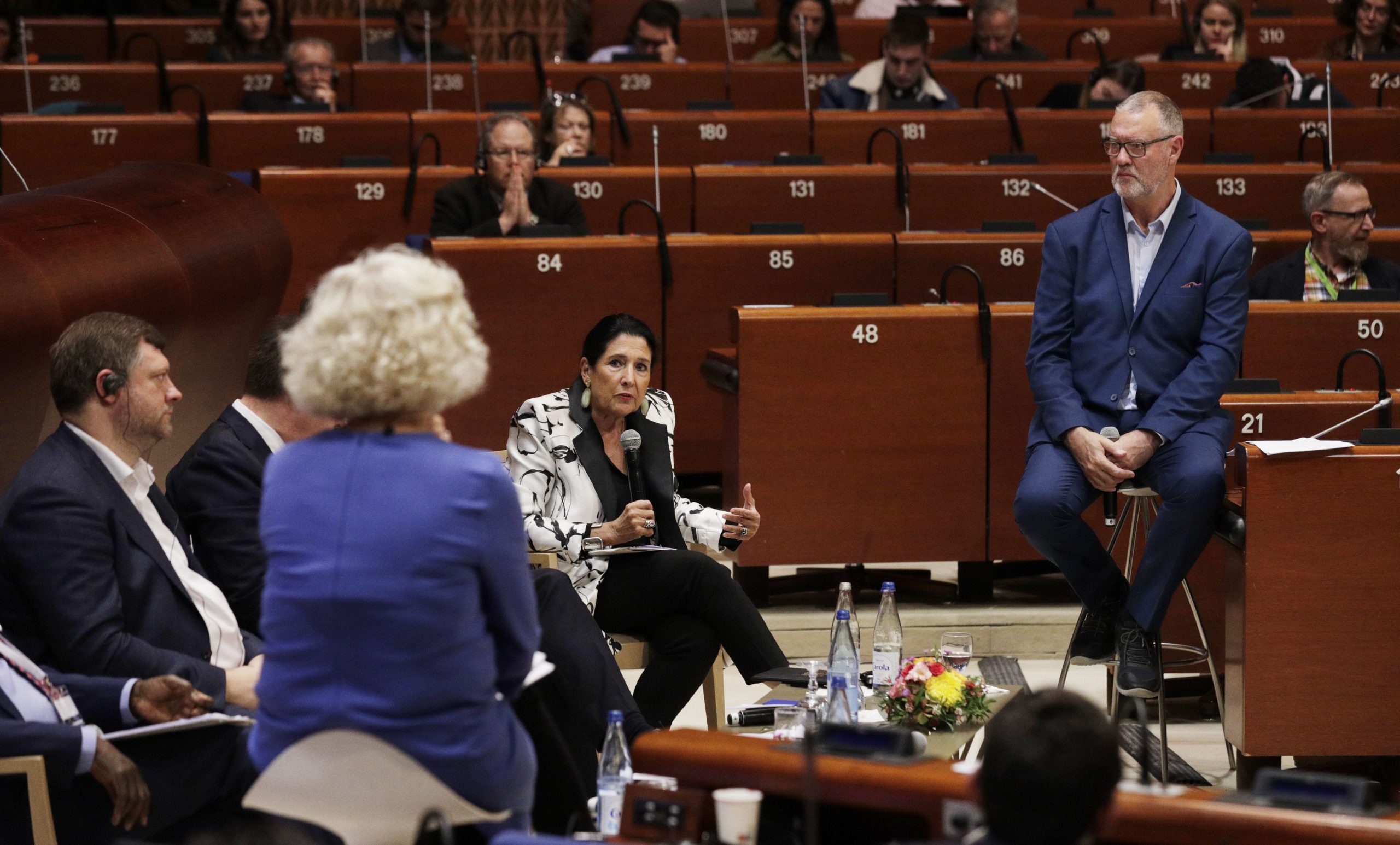 Frontnews image description