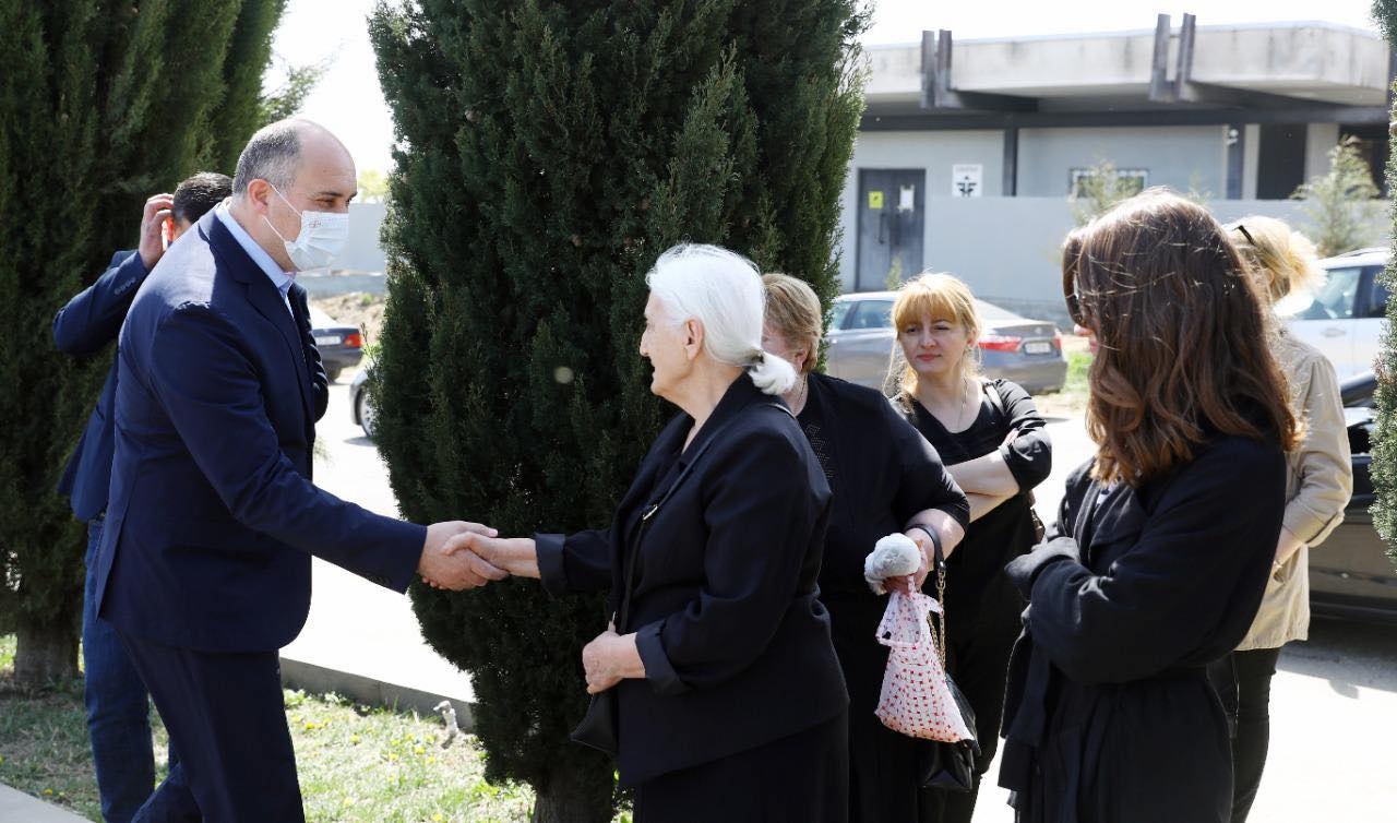 თავდაცვის მინისტრმა დაღუპული სამხედროების ხსოვნას პატივი მიაგო